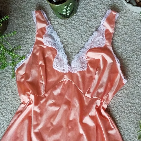 🔴SOLD🔴 Vintage Hand Dyed Slip - Picture 2 of 2